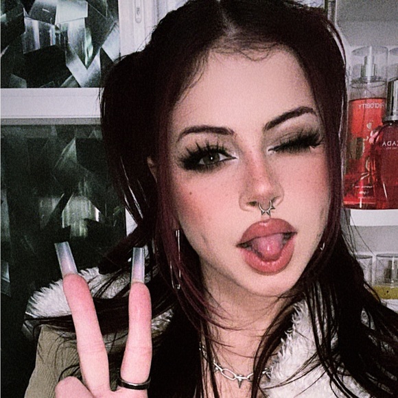 Meet your Posher, Hanna - Picture 2 of 3